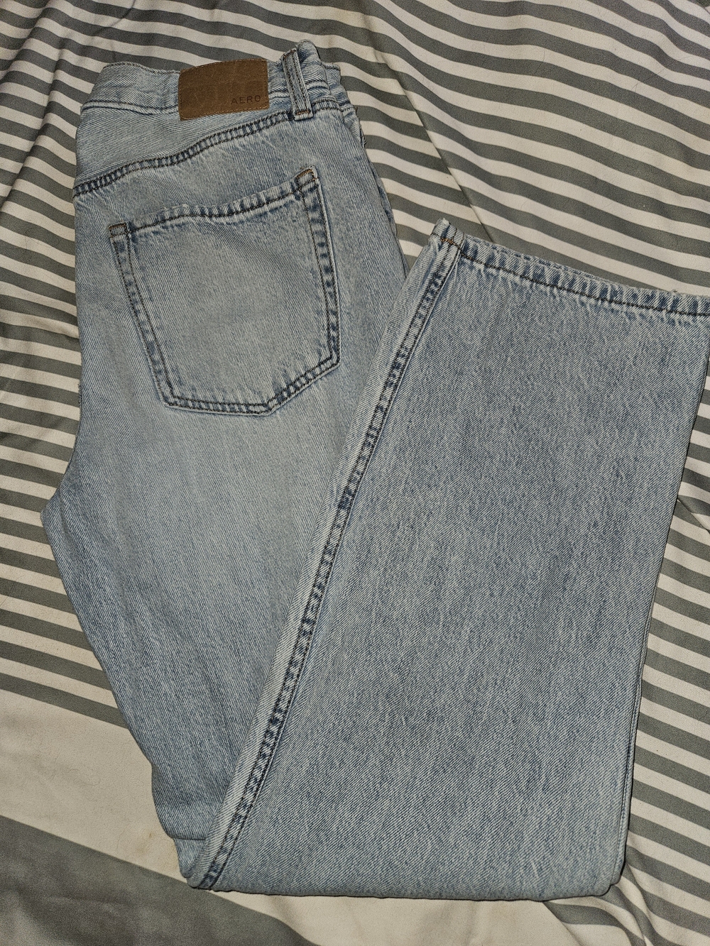Aeropostale High Rise Baggy Light Wash Women’s Jeans - Aero Denim